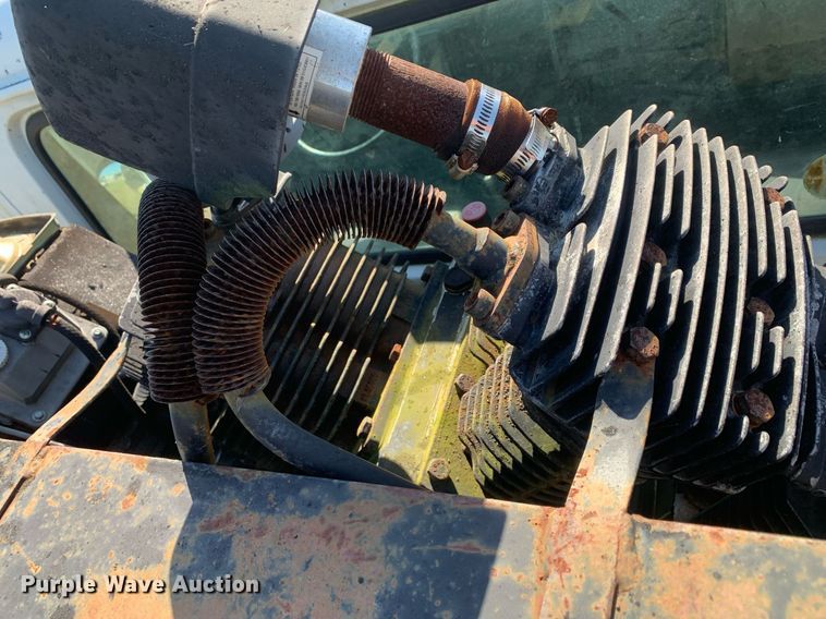 image for item JT9734 1992 International  4700  oil distributor truck