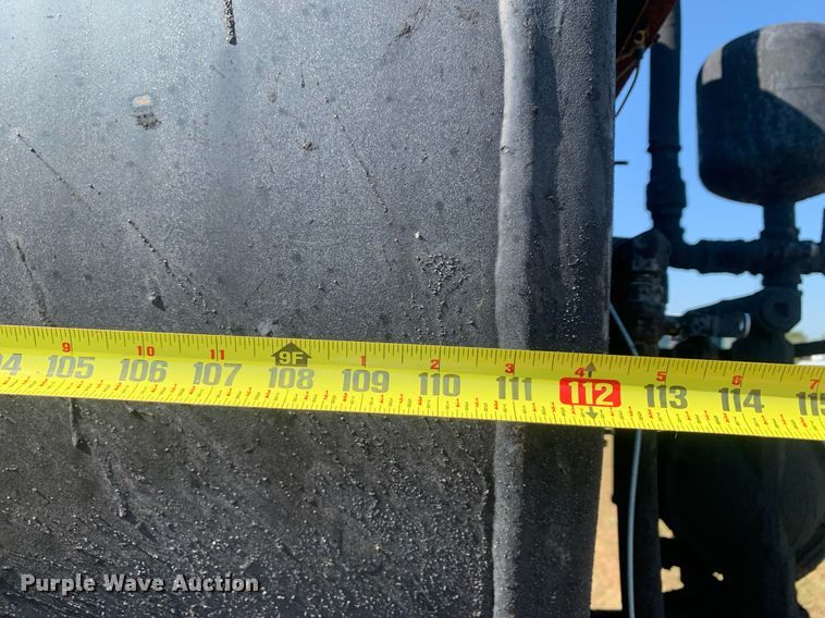 image for item JT9734 1992 International  4700  oil distributor truck