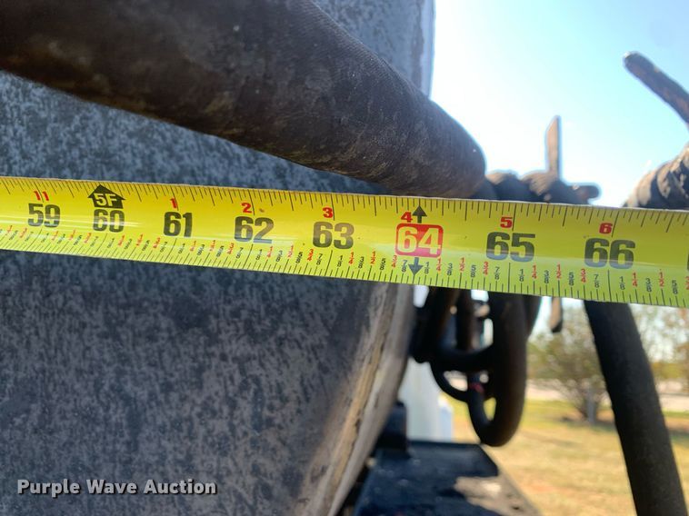 image for item JT9734 1992 International  4700  oil distributor truck