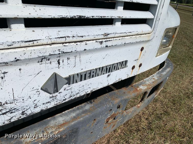 image for item JT9734 1992 International  4700  oil distributor truck