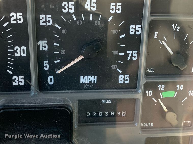 image for item JT9734 1992 International  4700  oil distributor truck