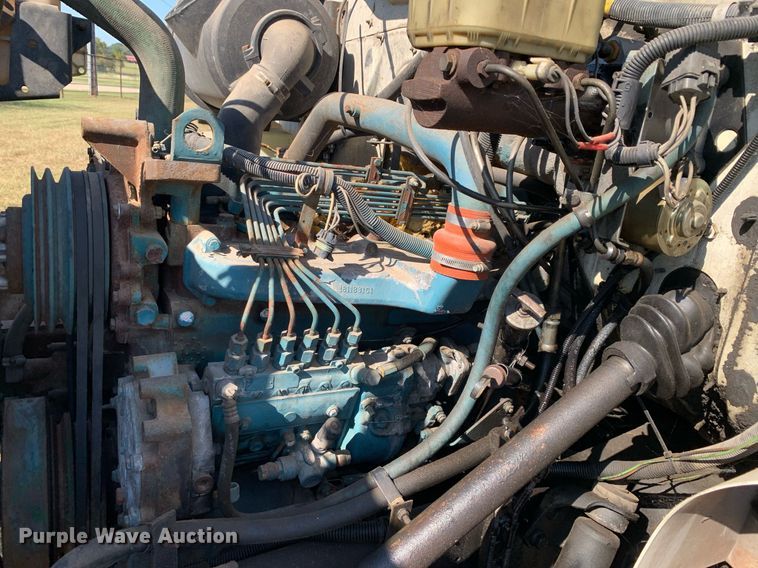 image for item JT9734 1992 International  4700  oil distributor truck