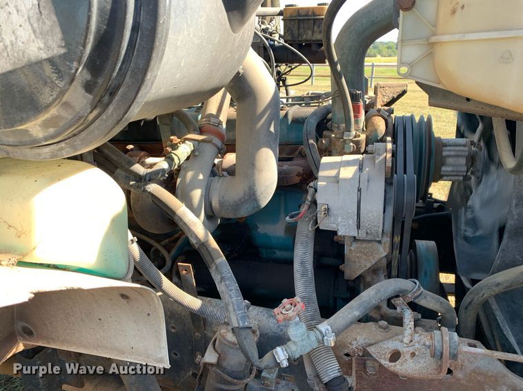 image for item JT9734 1992 International  4700  oil distributor truck