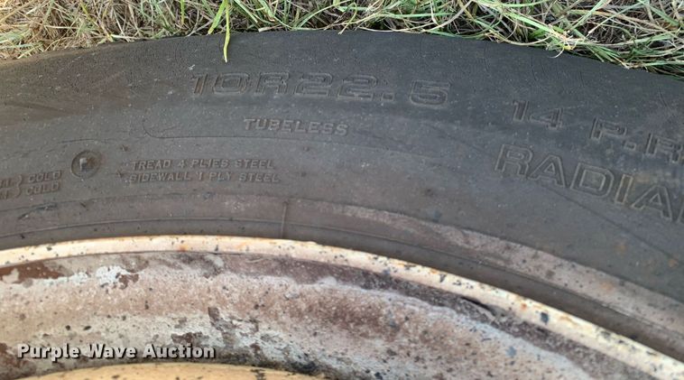 image for item JT9734 1992 International  4700  oil distributor truck