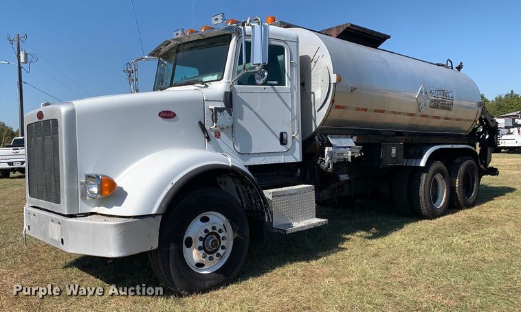 image for item JT9735 2011 Peterbilt  365 oil distributor truck