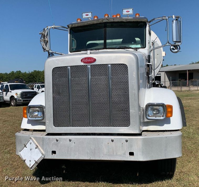 image for item JT9735 2011 Peterbilt  365 oil distributor truck