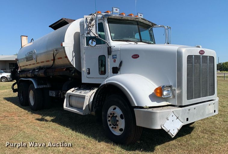 image for item JT9735 2011 Peterbilt  365 oil distributor truck