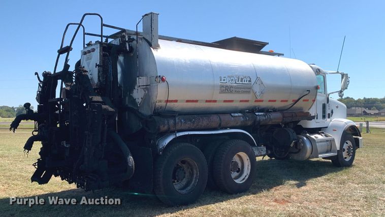 image for item JT9735 2011 Peterbilt  365 oil distributor truck