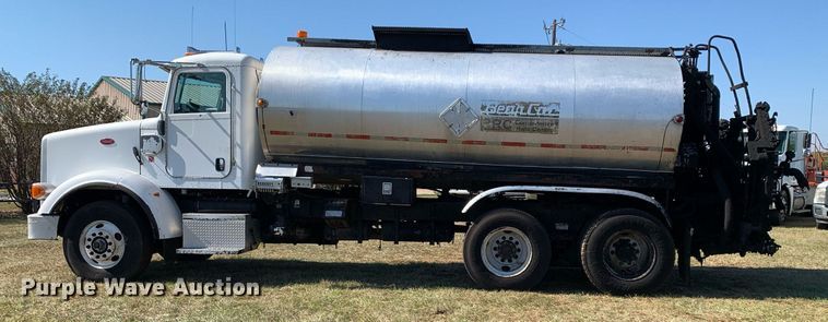 image for item JT9735 2011 Peterbilt  365 oil distributor truck