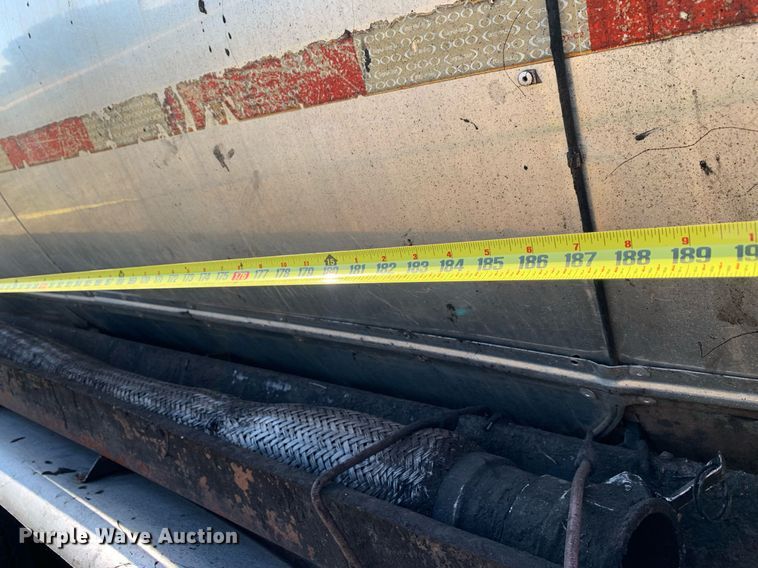 image for item JT9735 2011 Peterbilt  365 oil distributor truck