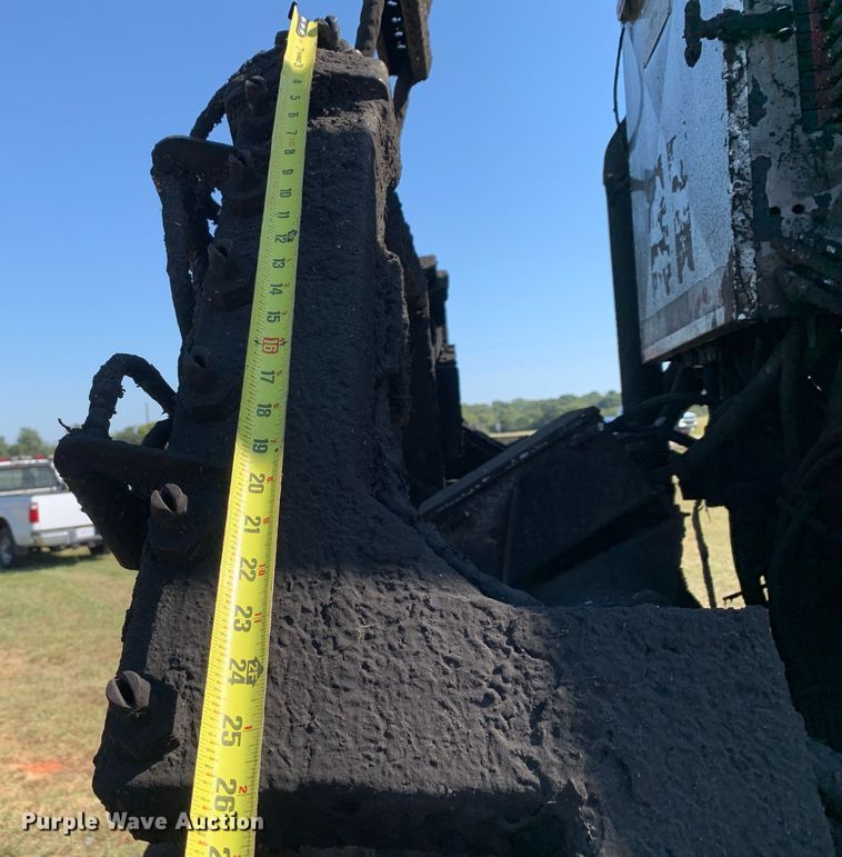 image for item JT9735 2011 Peterbilt  365 oil distributor truck