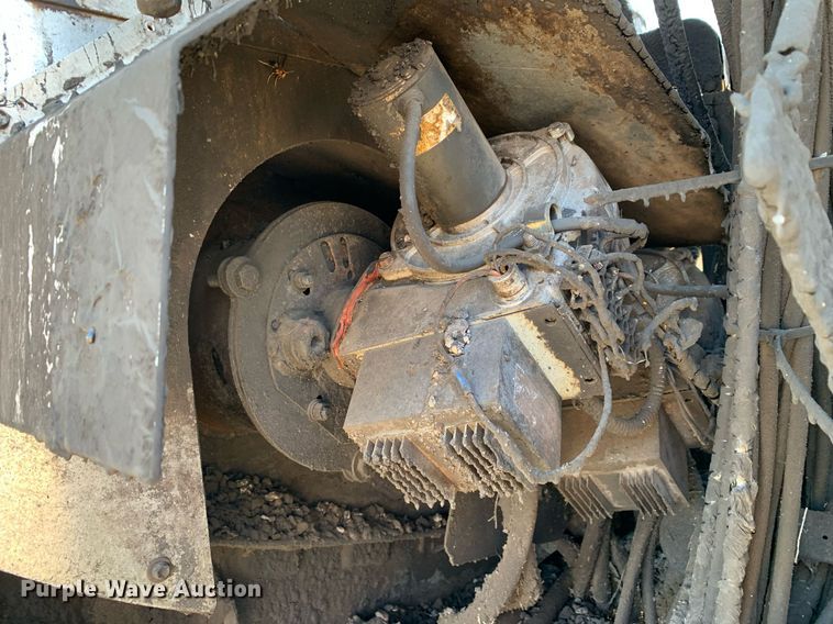 image for item JT9735 2011 Peterbilt  365 oil distributor truck