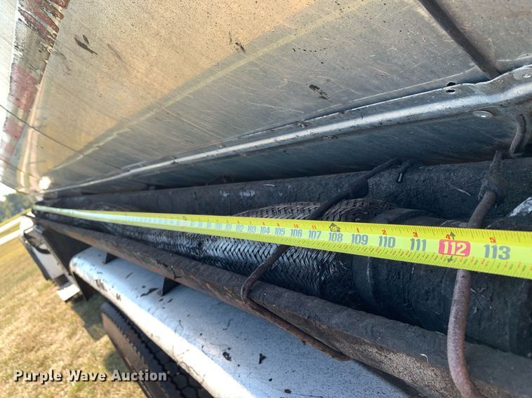 image for item JT9735 2011 Peterbilt  365 oil distributor truck