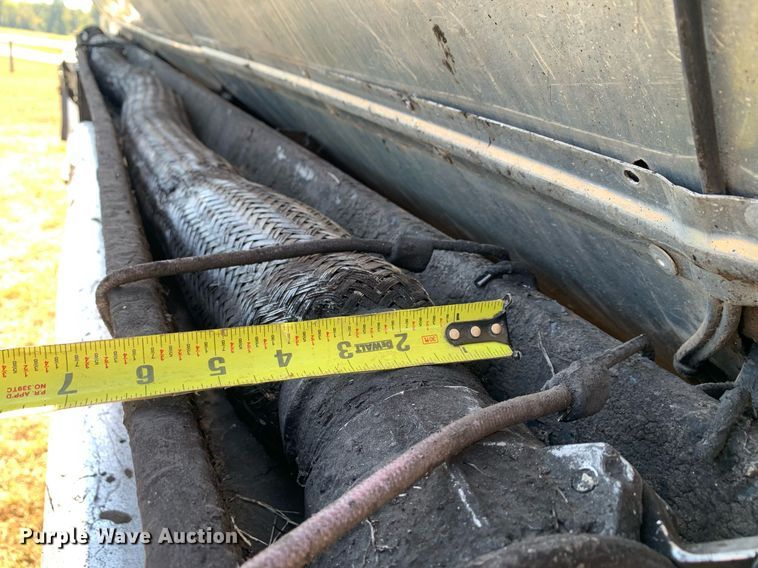 image for item JT9735 2011 Peterbilt  365 oil distributor truck