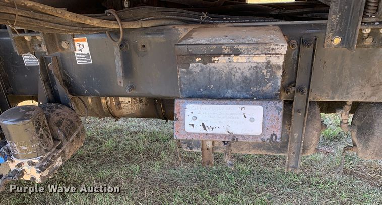 image for item JT9735 2011 Peterbilt  365 oil distributor truck