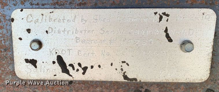 image for item JT9735 2011 Peterbilt  365 oil distributor truck