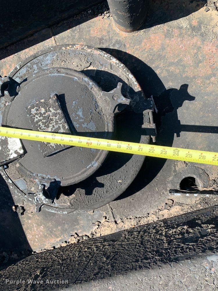 image for item JT9735 2011 Peterbilt  365 oil distributor truck