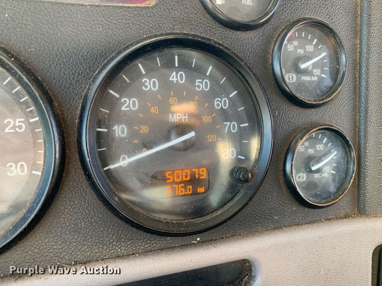 image for item JT9735 2011 Peterbilt  365 oil distributor truck