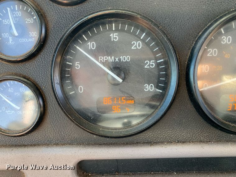 image for item JT9735 2011 Peterbilt  365 oil distributor truck