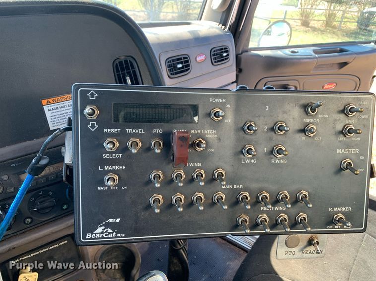 image for item JT9735 2011 Peterbilt  365 oil distributor truck