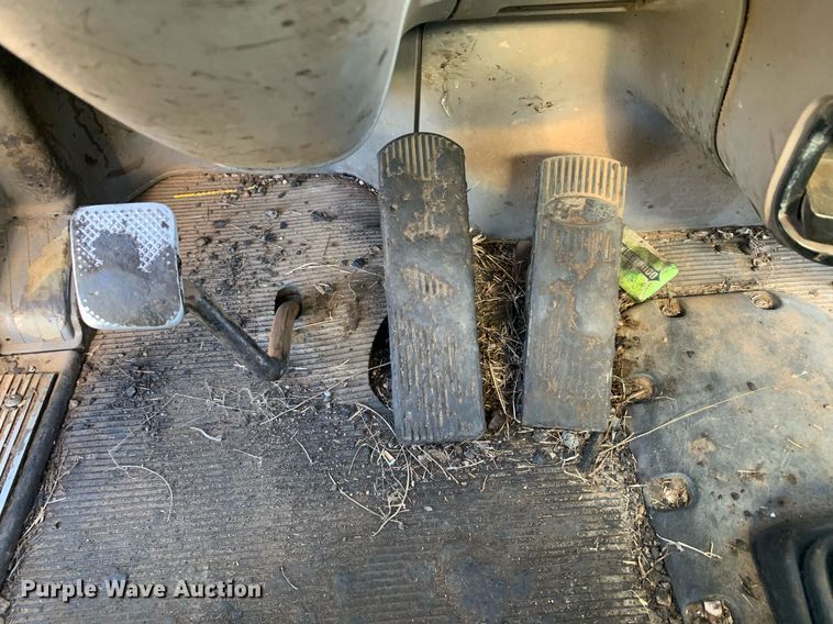 image for item JT9735 2011 Peterbilt  365 oil distributor truck