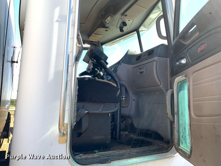 image for item JT9735 2011 Peterbilt  365 oil distributor truck