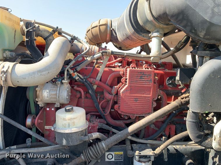 image for item JT9735 2011 Peterbilt  365 oil distributor truck