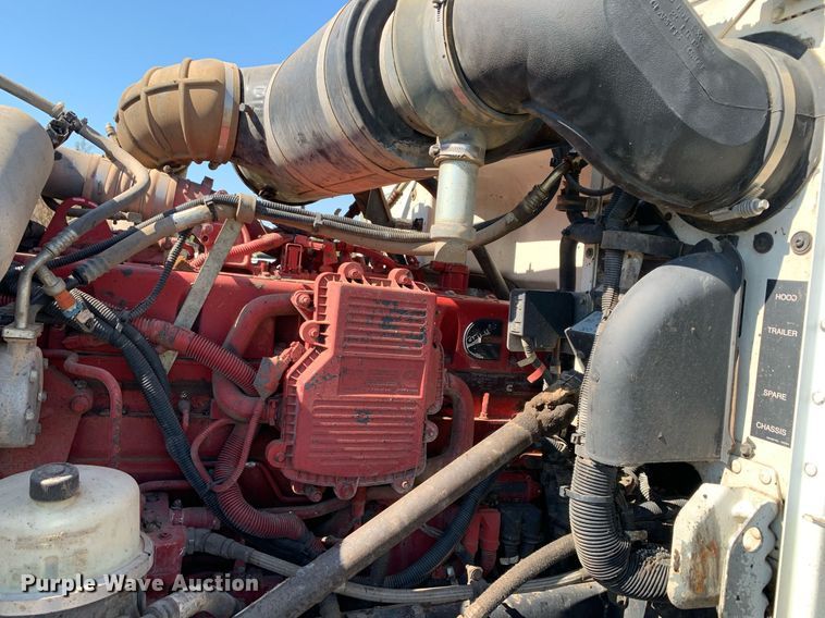 image for item JT9735 2011 Peterbilt  365 oil distributor truck