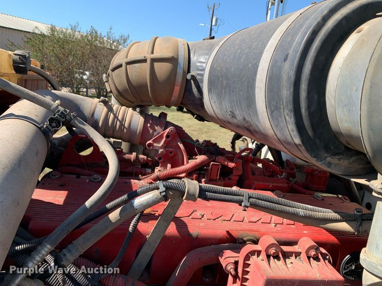 image for item JT9735 2011 Peterbilt  365 oil distributor truck