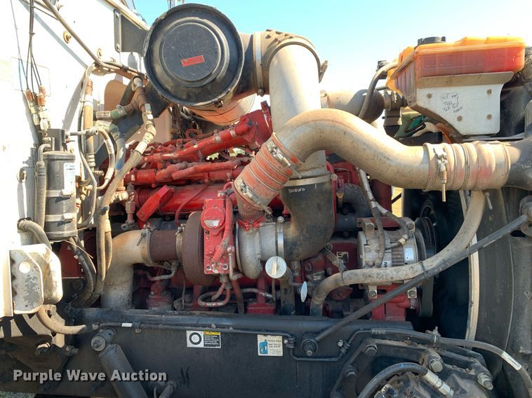 image for item JT9735 2011 Peterbilt  365 oil distributor truck