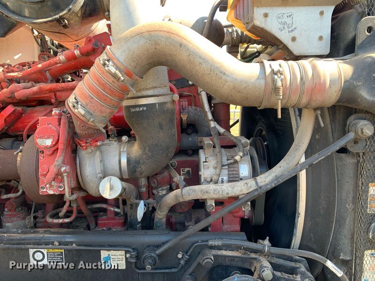 image for item JT9735 2011 Peterbilt  365 oil distributor truck