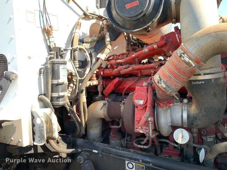 image for item JT9735 2011 Peterbilt  365 oil distributor truck