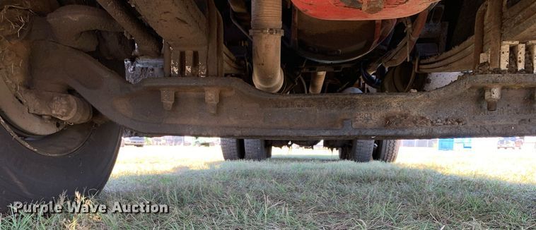 image for item JT9735 2011 Peterbilt  365 oil distributor truck