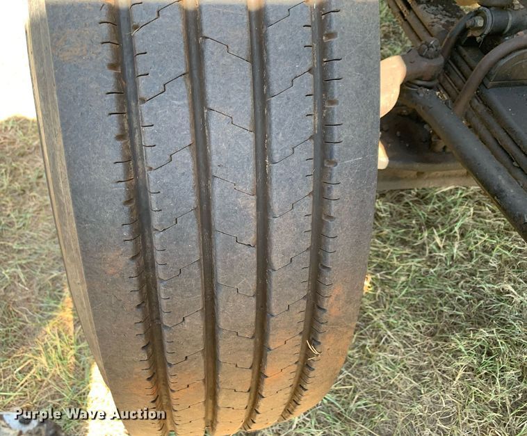 image for item JT9735 2011 Peterbilt  365 oil distributor truck