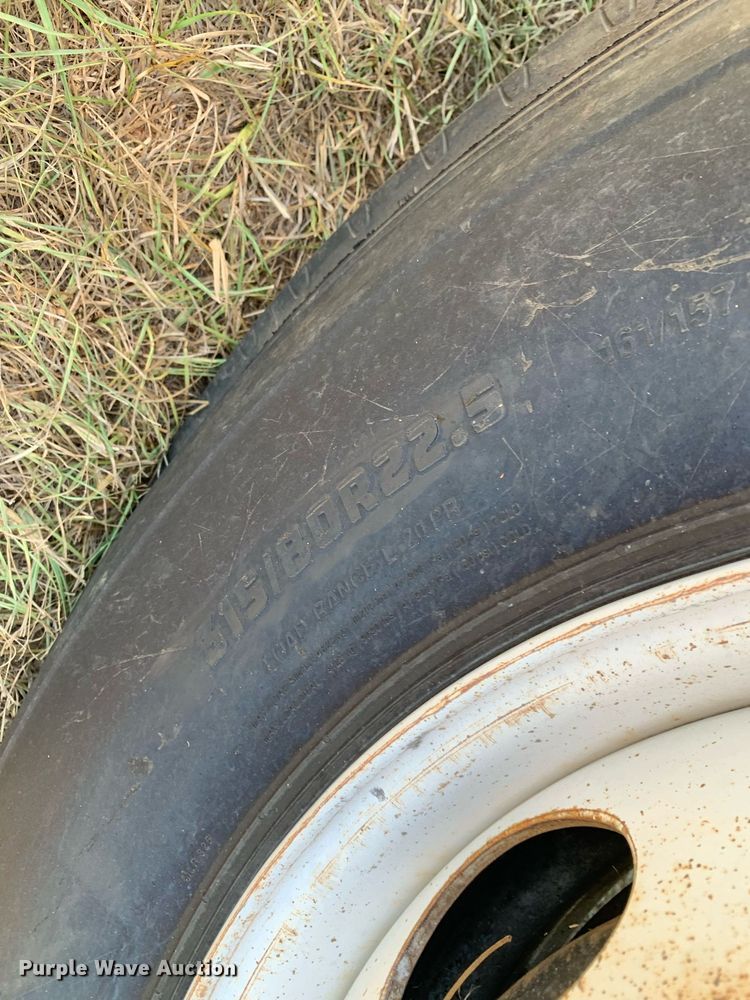 image for item JT9735 2011 Peterbilt  365 oil distributor truck