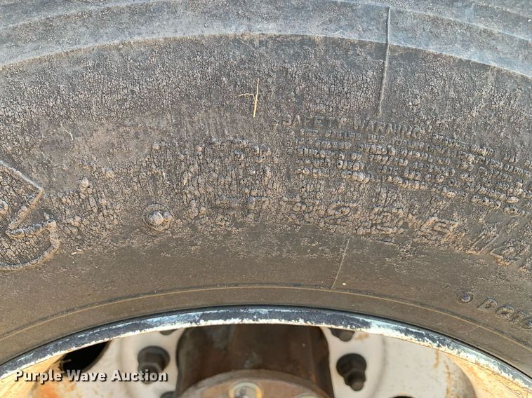 image for item JT9735 2011 Peterbilt  365 oil distributor truck