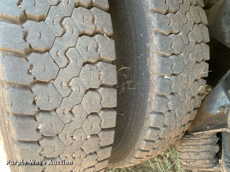 image for item JT9735 2011 Peterbilt  365 oil distributor truck