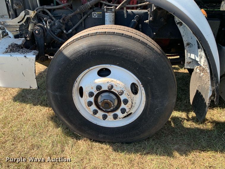 image for item JT9735 2011 Peterbilt  365 oil distributor truck