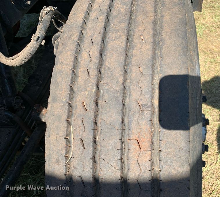 image for item JT9735 2011 Peterbilt  365 oil distributor truck