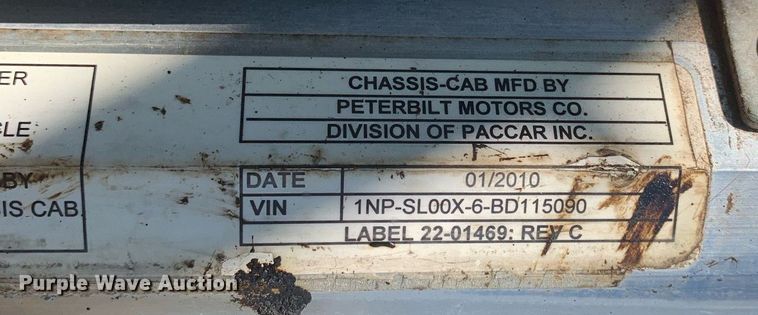 image for item JT9735 2011 Peterbilt  365 oil distributor truck