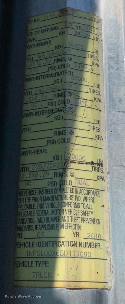 image for item JT9735 2011 Peterbilt  365 oil distributor truck