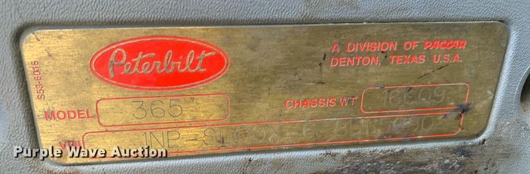 image for item JT9735 2011 Peterbilt  365 oil distributor truck