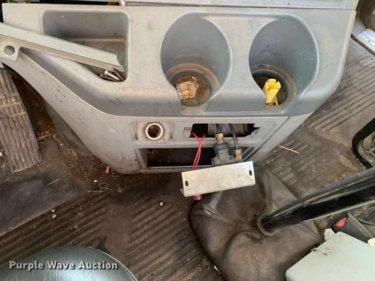 image for item JT9736 2005 Freightliner  Columbia  semi truck