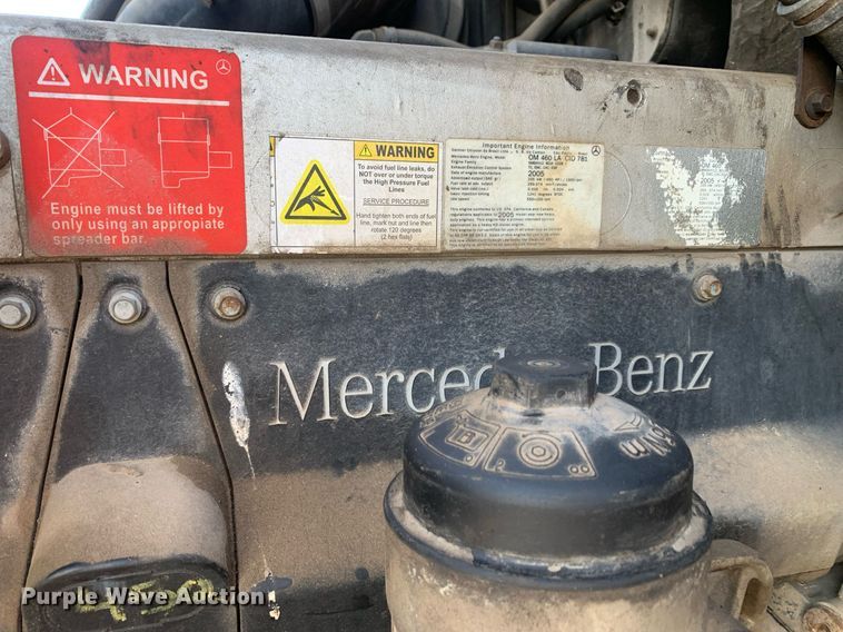 image for item JT9736 2005 Freightliner  Columbia  semi truck