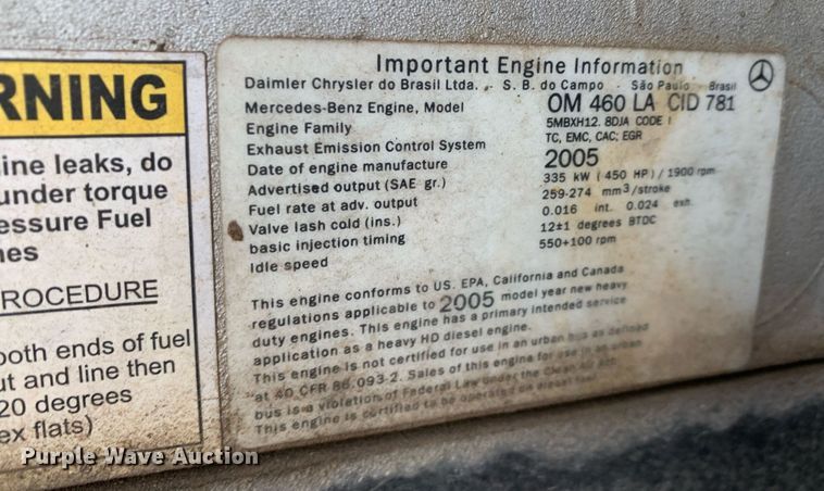 image for item JT9736 2005 Freightliner  Columbia  semi truck