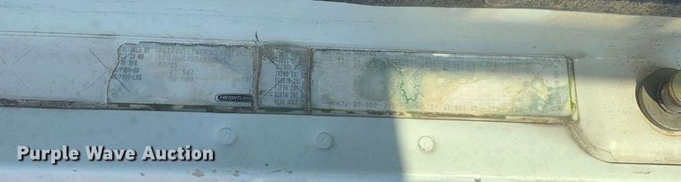 image for item JT9736 2005 Freightliner  Columbia  semi truck