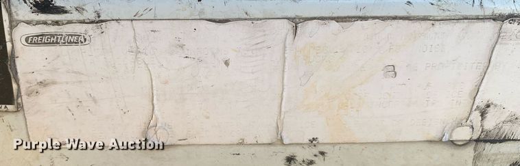 image for item JT9736 2005 Freightliner  Columbia  semi truck