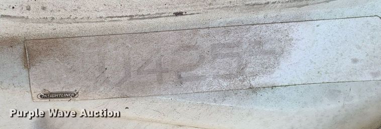 image for item JT9736 2005 Freightliner  Columbia  semi truck