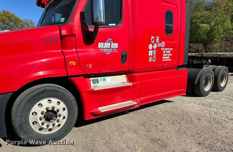 image for item LO9439 2014 Freightliner Cascadia semi truck