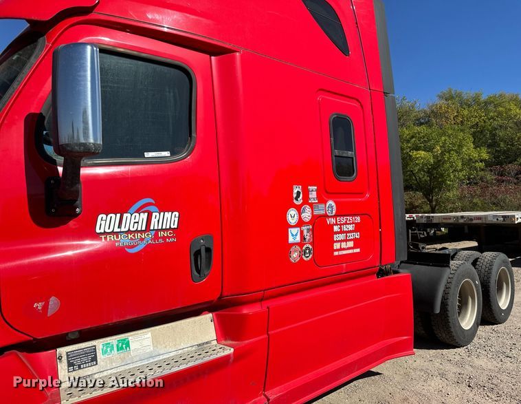 image for item LO9439 2014 Freightliner Cascadia semi truck